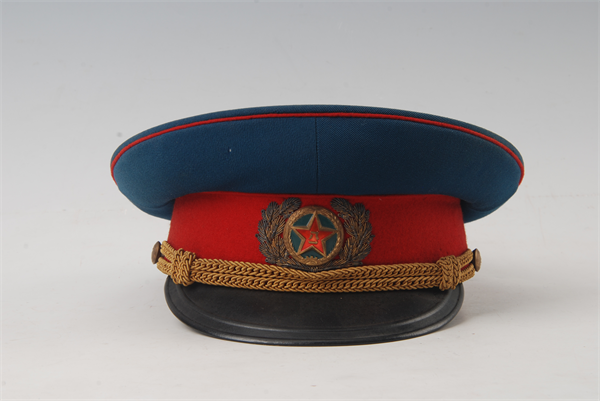 1955年李天佑的上将军帽.png